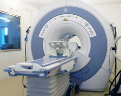 MRI検査（Magnetic Resonance Imaging: 磁気共鳴画像診断）